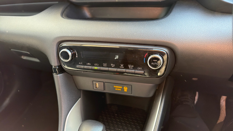 Toyota Yaris 1.5 Hybrid Design 5dr CVT Hybrid Hatchback